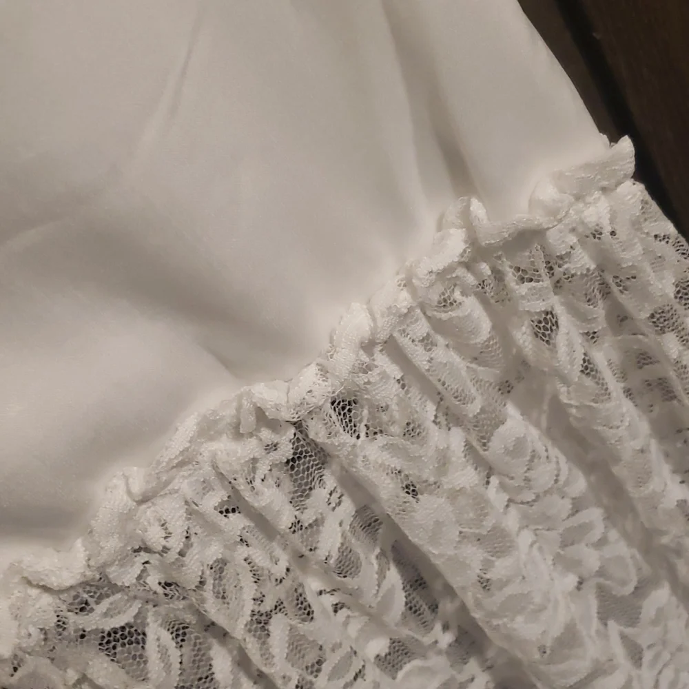 ♥️New boutique lace contrast spaghetti strap top - Picture 8 of 11